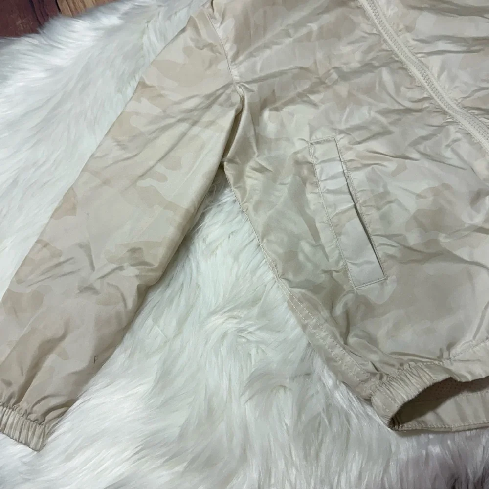GAP Kids Lightweight Hooded Jacket – Size Small (6–7)